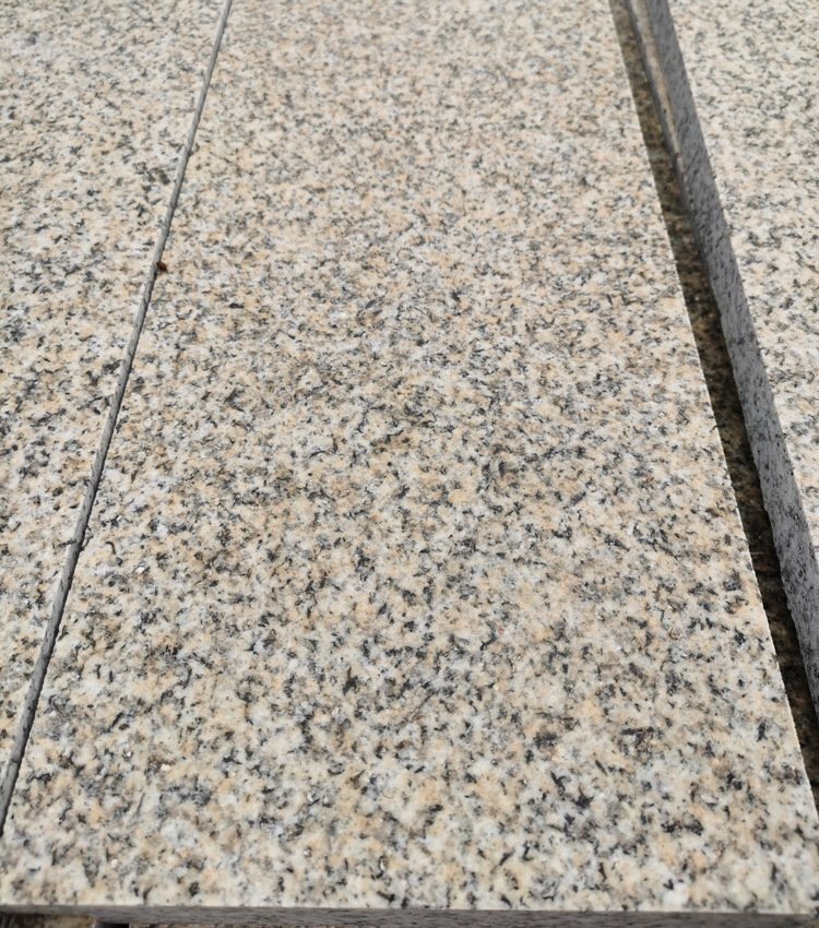 黃鏽石光面踏步石材表面圖片