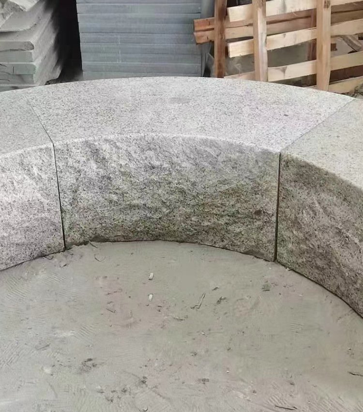 芝麻白光面弧形坐(zuò)凳